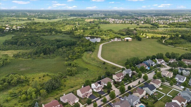 Building Photo - 966 Forest View Way