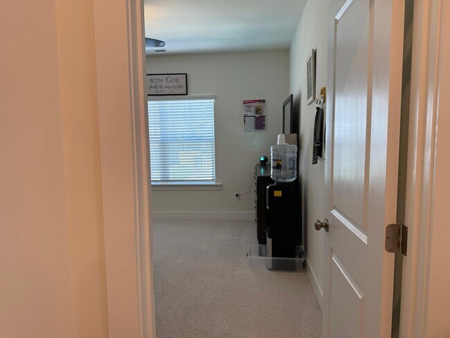 Building Photo - 113 Gabbro Pl