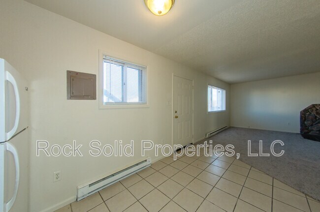 Building Photo - 1825 Edgewater Ave