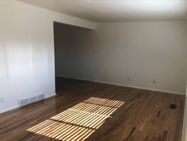 Building Photo - 2305 S 1700 E