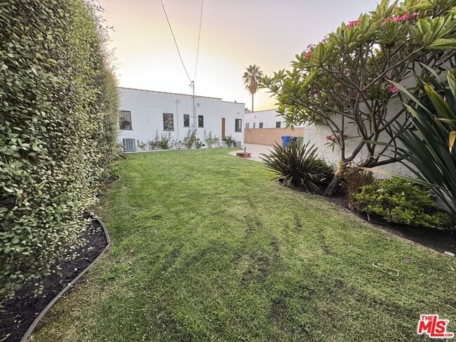 Building Photo - 326 N La Jolla Ave