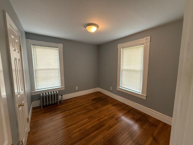 Building Photo - Spacious Five Bedroom, Single Family Home ...