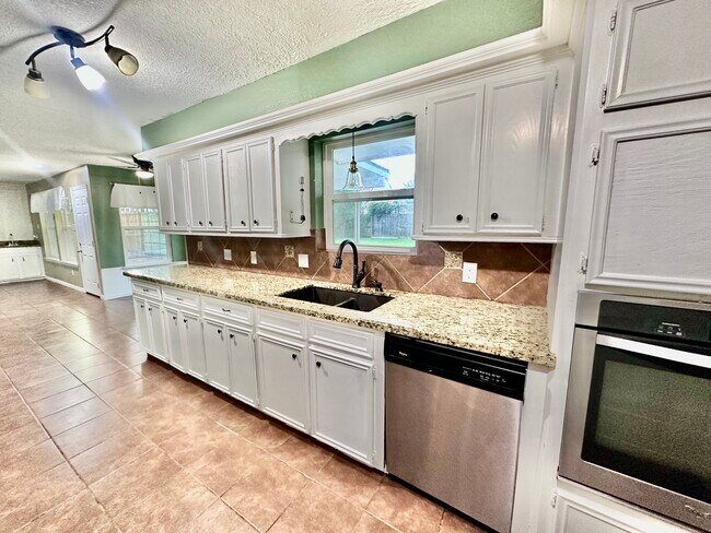 Building Photo - 17502 Cassina Dr