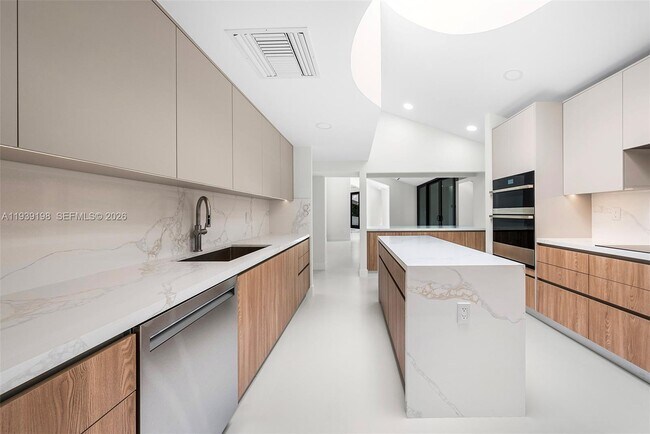 Building Photo - 7540 Los Pinos Blvd