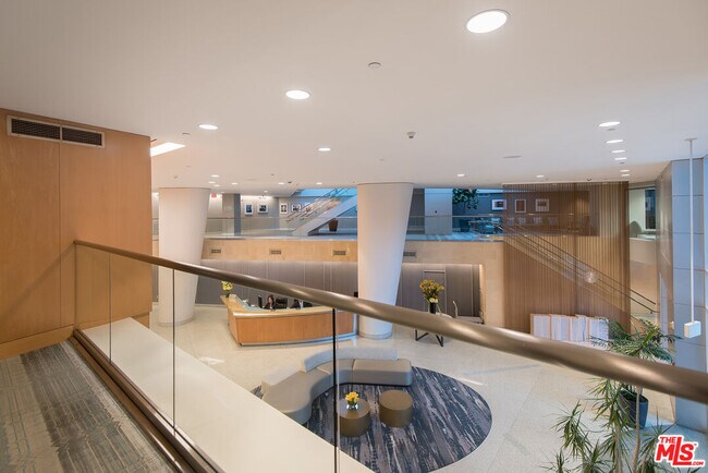 Building Photo - 13600 Marina Pointe Dr