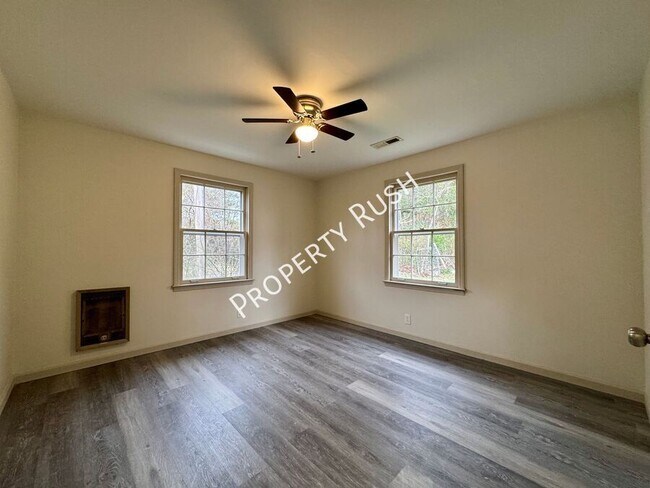 Building Photo - 1820 Tunnel Blvd