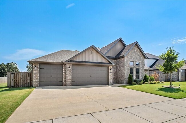 Building Photo - 230 Bequette Ln