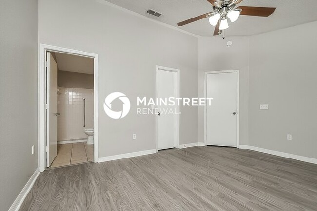 Building Photo - 3 Bedroom Pet-Friendly Home in Winter Have...
