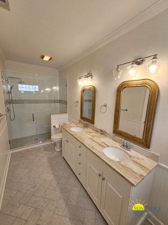 Building Photo - 360 Tradewinds Dr