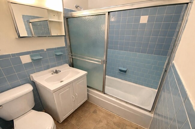 Building Photo - 20 Radcliffe Rd