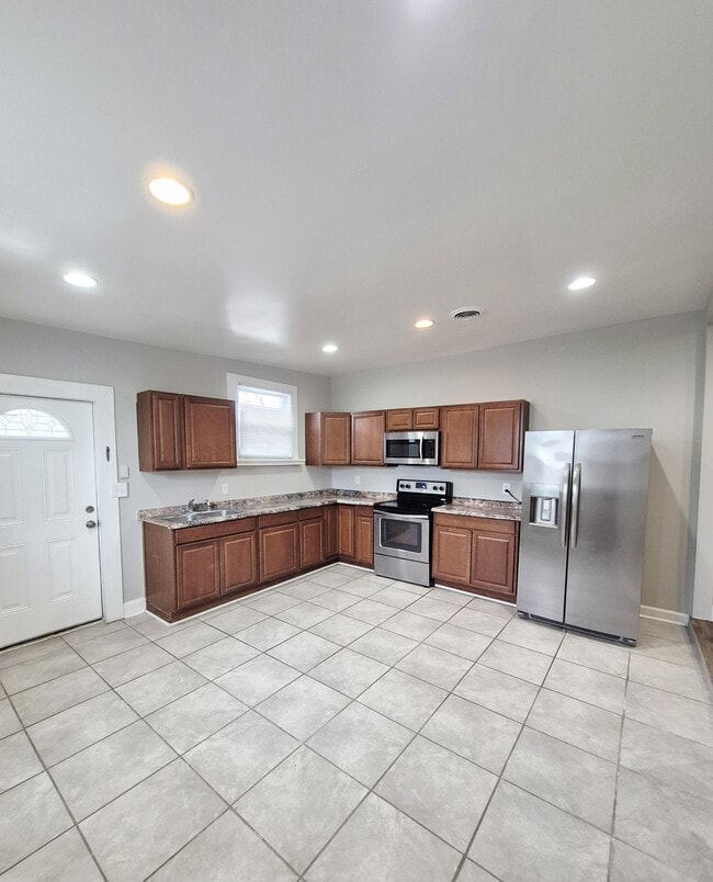 Building Photo - 2820 Q St