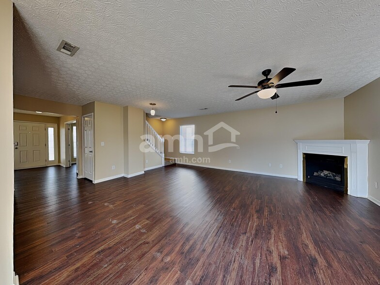 Building Photo - 2490 Delowe St