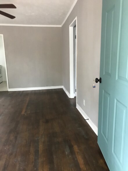 Building Photo - 1740 Lisbon Dr SW