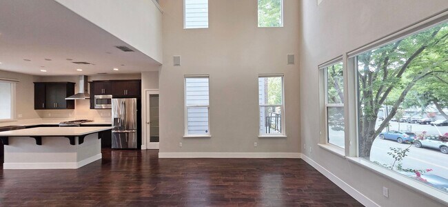 Building Photo - 409 10th St