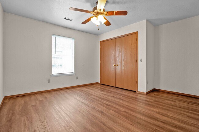 Building Photo - Dawn Dr. 1460 -1462