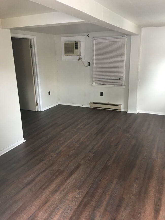 Building Photo - 403 W Marble St