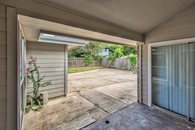 Building Photo - 3415 Pecan Point Dr