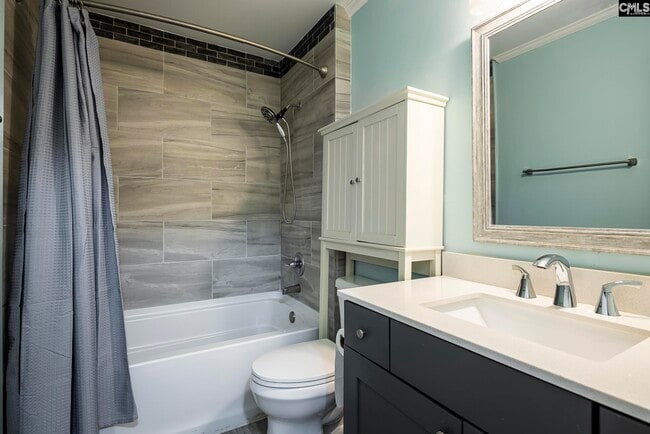 Building Photo - 251 Shoreline Dr