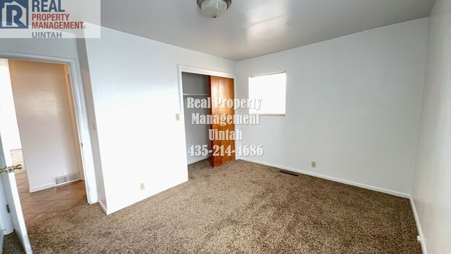 Building Photo - One level living with 4 bedrooms, 2 bathro...