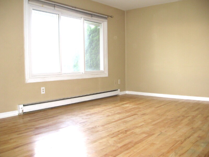 Building Photo - 5664 Greens Dr