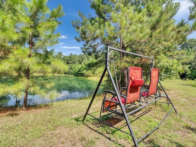 Building Photo - 8402 Matthews Ln