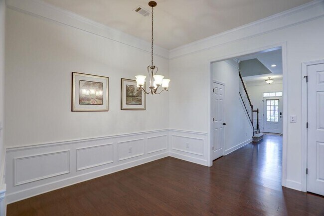 Building Photo - 104 Wellington Trce