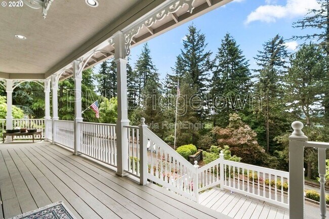 Building Photo - 12805 SE Spring Mountain Dr