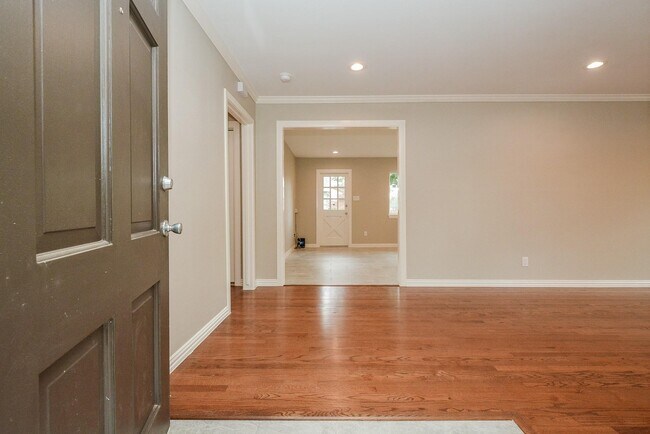 Building Photo - 1437 Wisterwood Dr