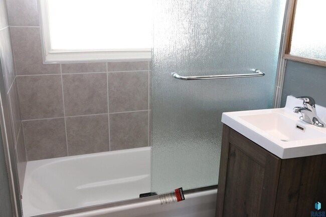 Building Photo - 3008 E 15th St