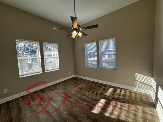 Building Photo - Freshly Remodeled 3 Bed / 2 Bath – Close to Campus | Pets Welcome!