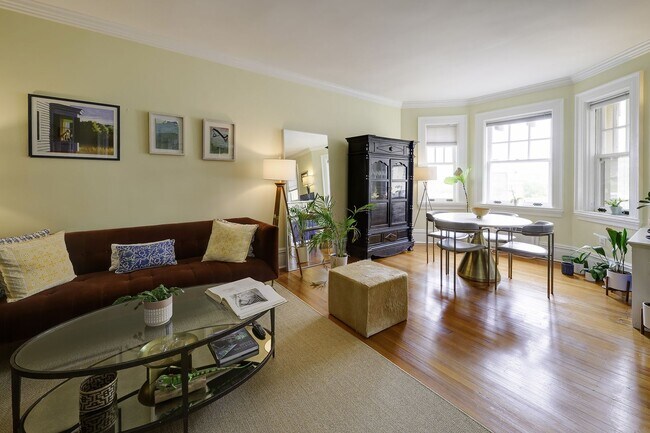 Building Photo - Great Luxury 1 Bedroom 1 Bath on Connecticut Ave in Kalarama