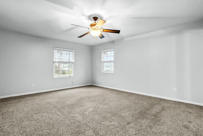 Building Photo - 215 Darrell Dr