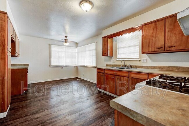 Building Photo - 917 NE 81st St