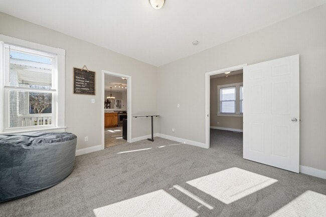 Building Photo - 146 W Seaview Ave