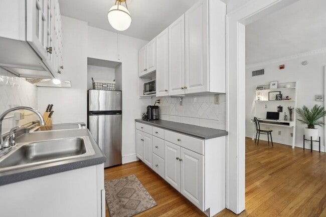 Building Photo - 70 Sheridan Dr NE