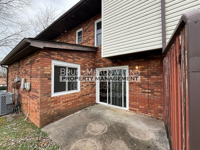 Building Photo - 2023 Belle Terra Rd