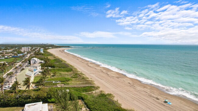 Building Photo - 711 S Ocean Dr