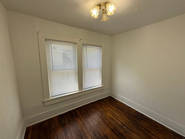 Building Photo - 3 bed, 1.5 bath home for lease!