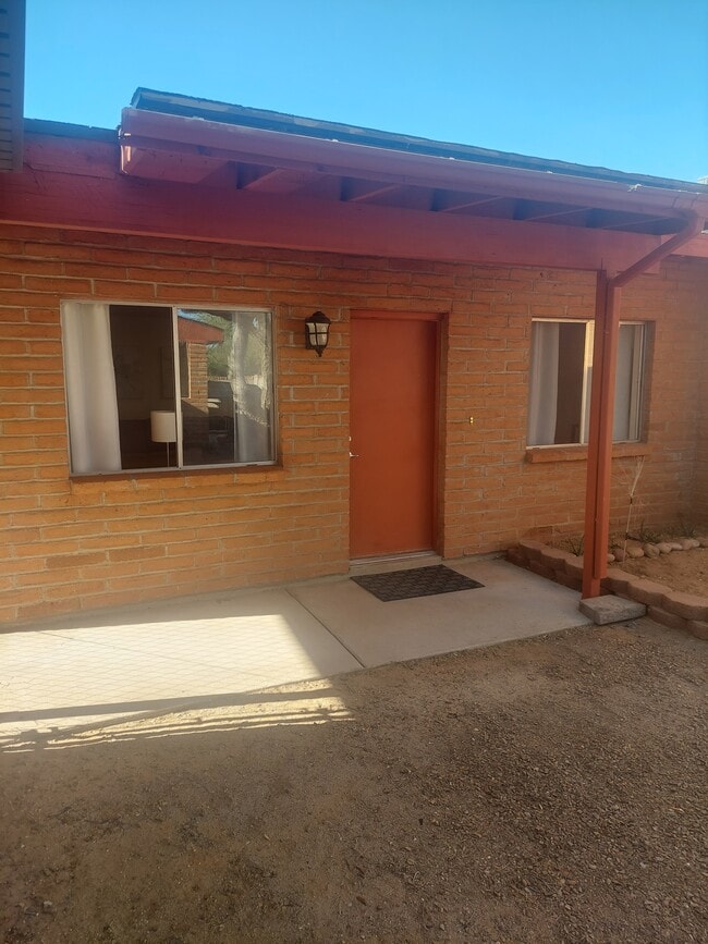 Building Photo - 9141 N Overlook Dr