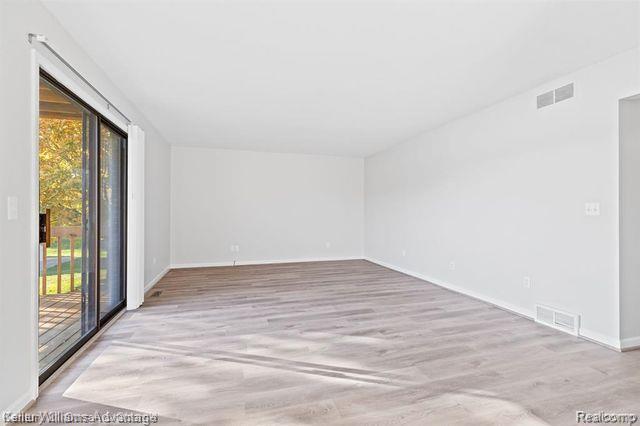 Building Photo - 27300 Sandy Hill Ln