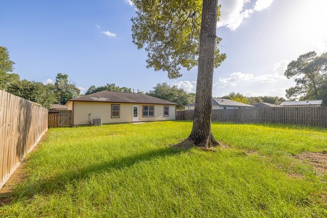 Building Photo - 16381 Many Trees Ln