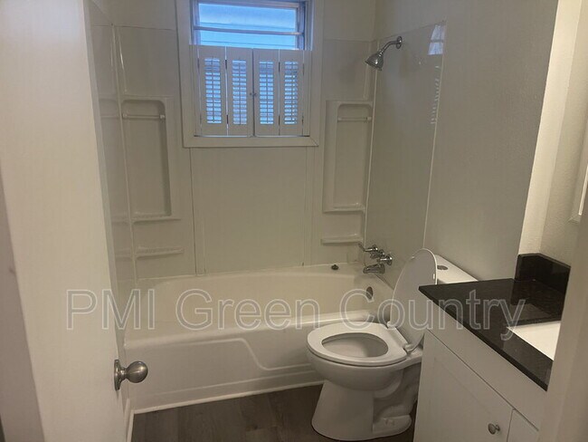 Building Photo - 428 S 67th E Ave