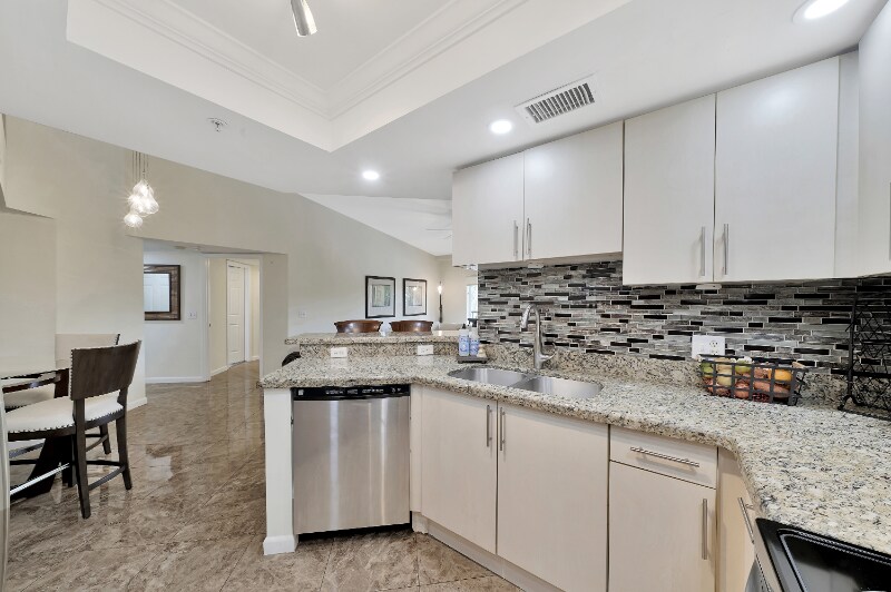 Building Photo - 2005 SE 10th Ave