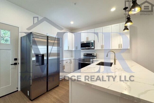 Building Photo - 3Bed/2.5Bath Townhouse in Sedona! FIRST MO...
