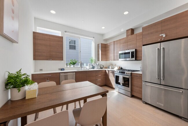 Building Photo - 1503 E Spruce St