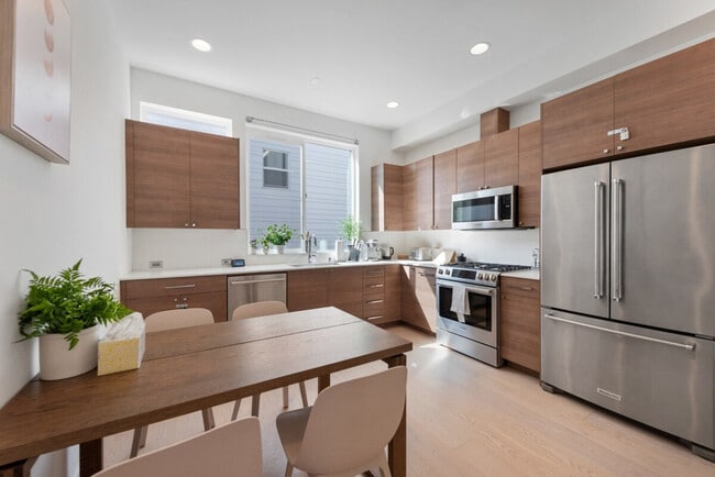 Building Photo - 1505 E Spruce St