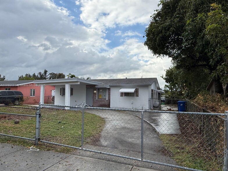 Building Photo - 2631 NW 25th St
