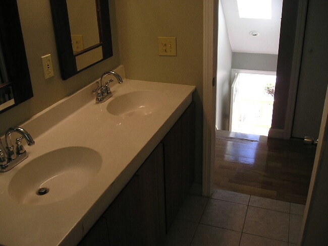 Building Photo - 5 George St