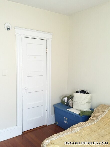 Building Photo - 208 Winthrop Rd