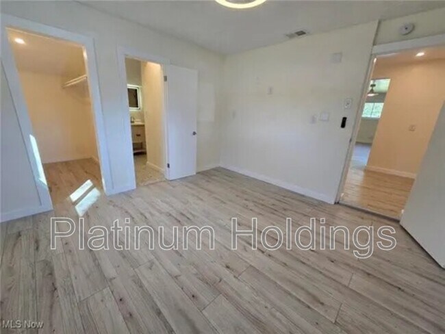 Building Photo - 10306 Winthrop Rd